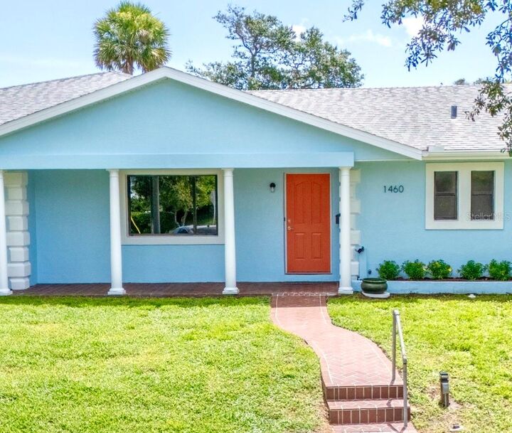 Property Photo: 1460 N Peninsula Drive FL 32118