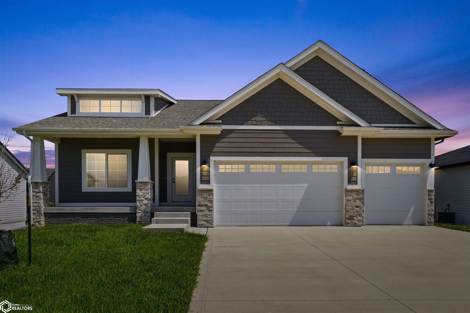 Property Photo:  95 NW Hidden Knoll  IA 50263 