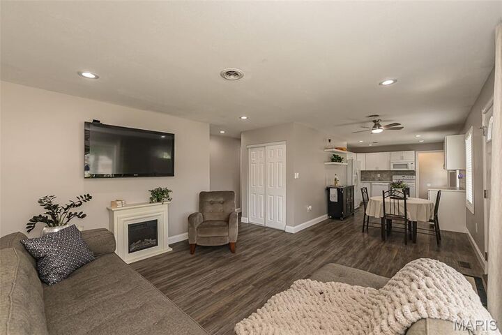 Property Photo:  918 Crestland Drive  MO 63011 