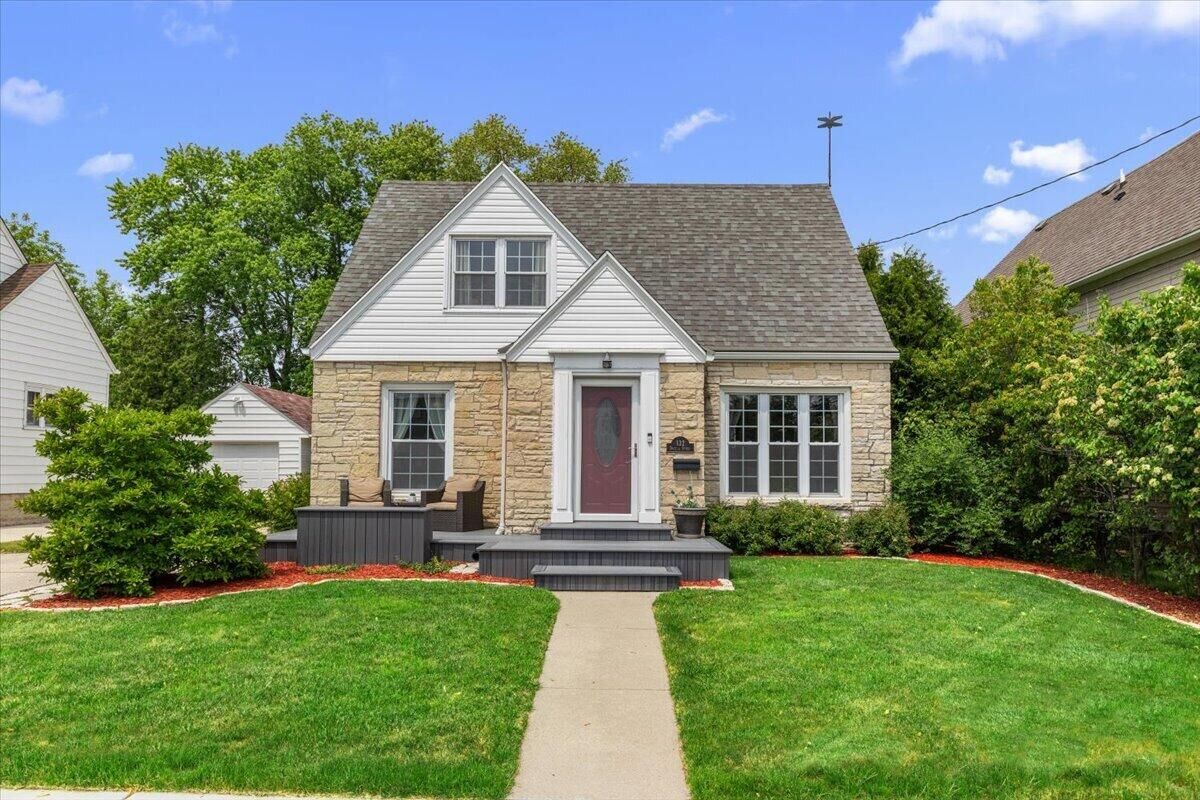 Property Photo: 132 E Douglas St WI 53074