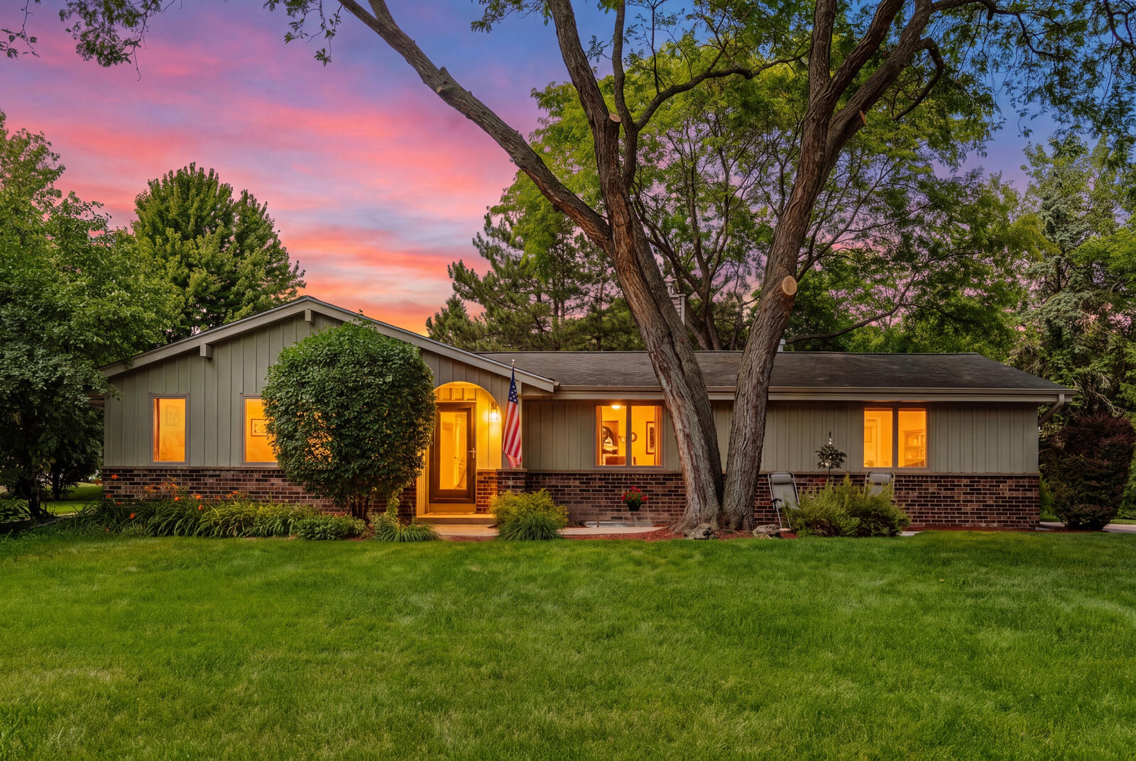 Property Photo: 13960 James St WI 53005