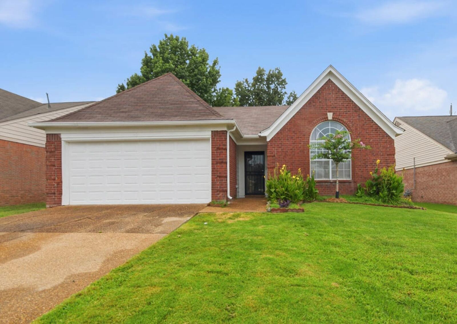 Property Photo: 993 Zenith Cv N TN 38018