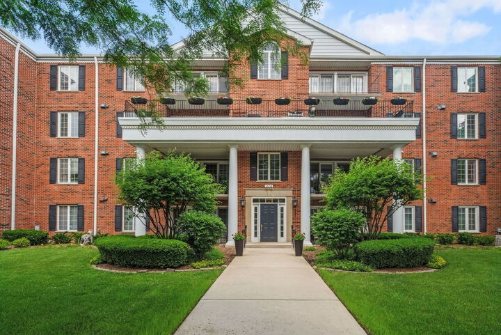 Property Photo: 326 Park Avenue 21 IL 60514