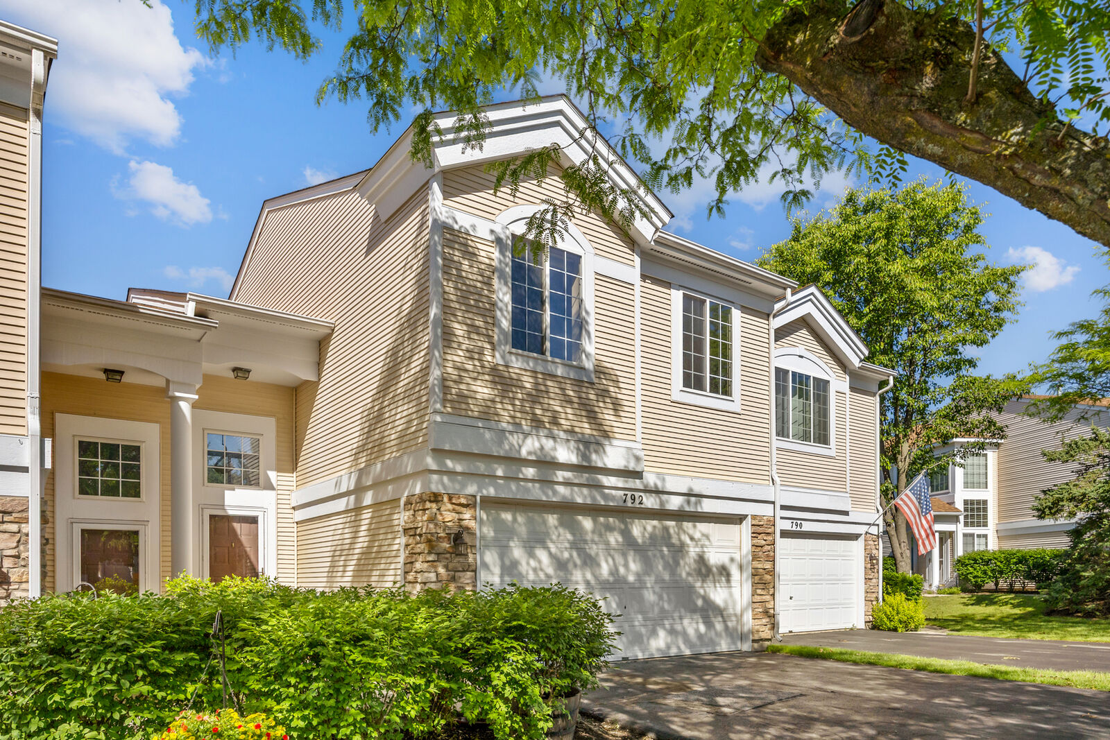 Property Photo: 792 Mesa Drive 792 IL 60123
