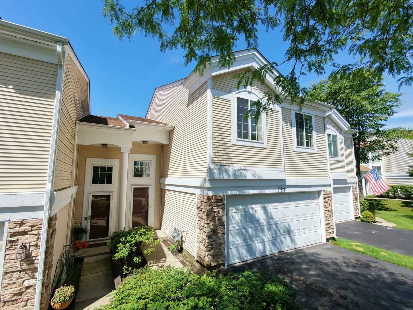 Property Photo: 792 Mesa Drive 792 IL 60123