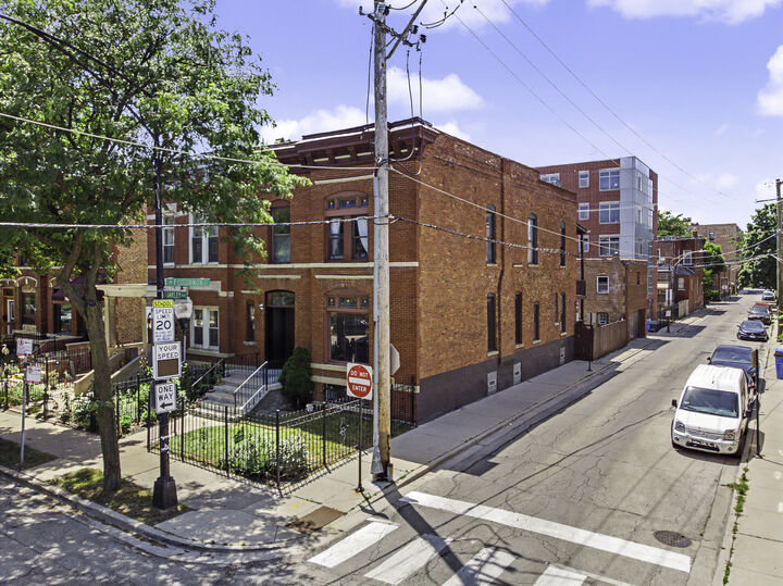 Property Photo: 700 S Oakley Boulevard IL 60612