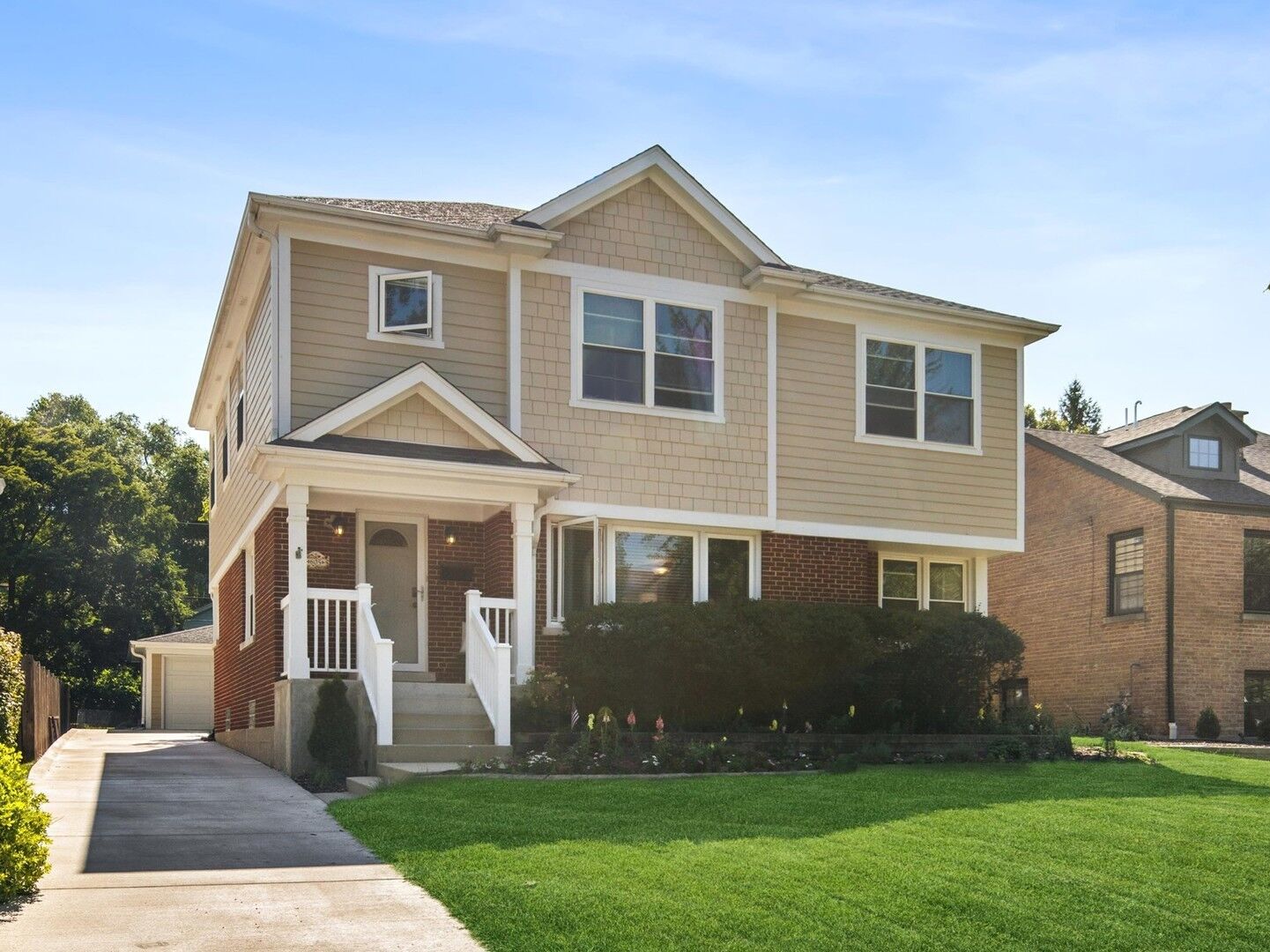 Property Photo: 605 S Fern Avenue IL 60126