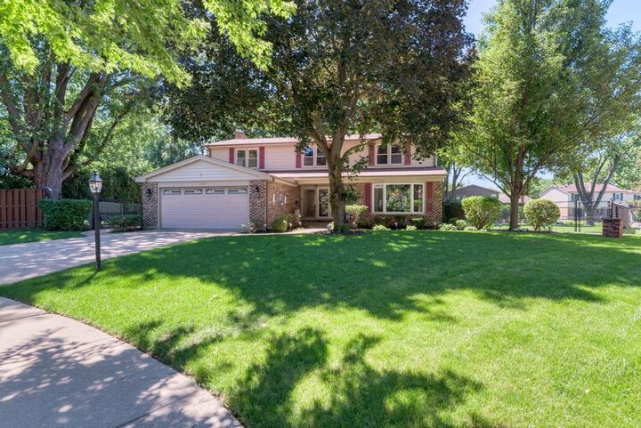 Property Photo:  1119 W White Oak Street  IL 60005 
