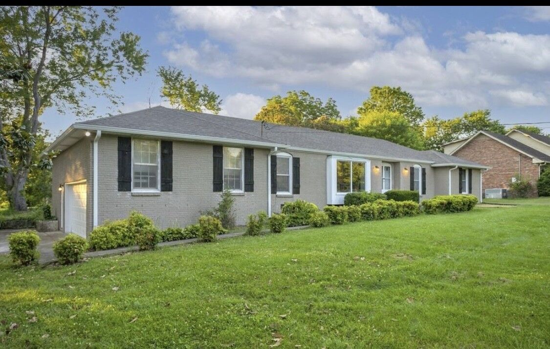 Property Photo:  402 Mason Ln  TN 37072 