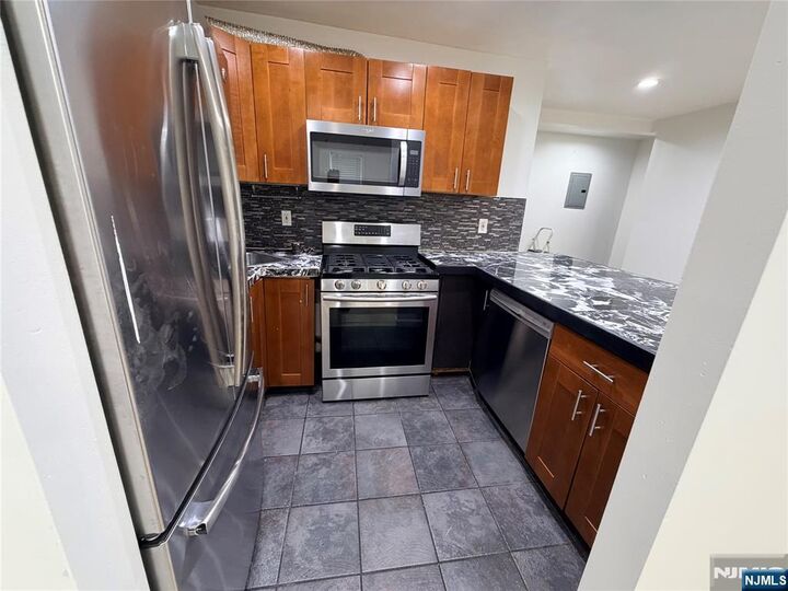 Property Photo:  165 Macarthur Avenue 1  NJ 07026 