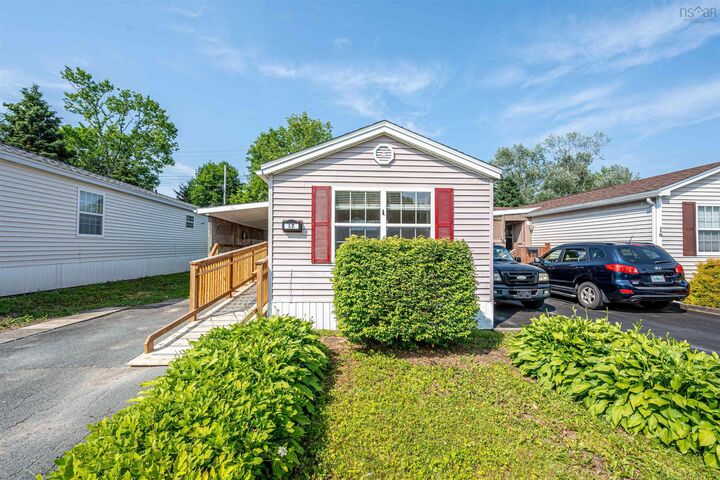 Property Photo: 17 Lynn Court NS B4C 2K5