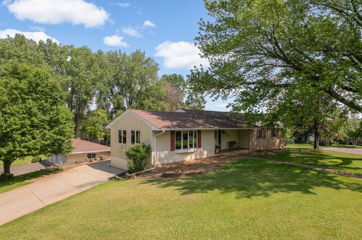 Property Photo:  2878 Meadowlark Lane  MN 55109 