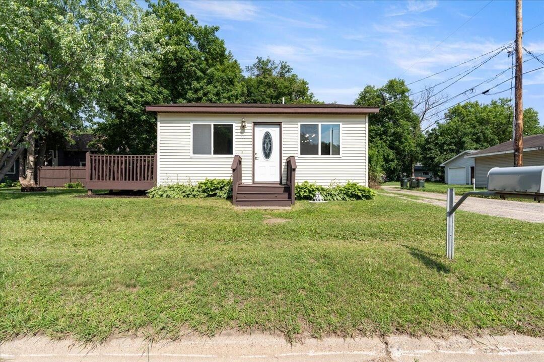 Property Photo:  711 SE 13th Street  MN 56401 