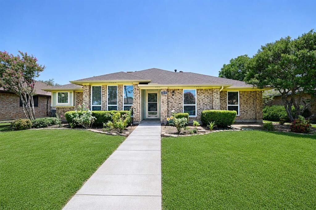 Property Photo:  1610 Belltower Court  TX 75067 