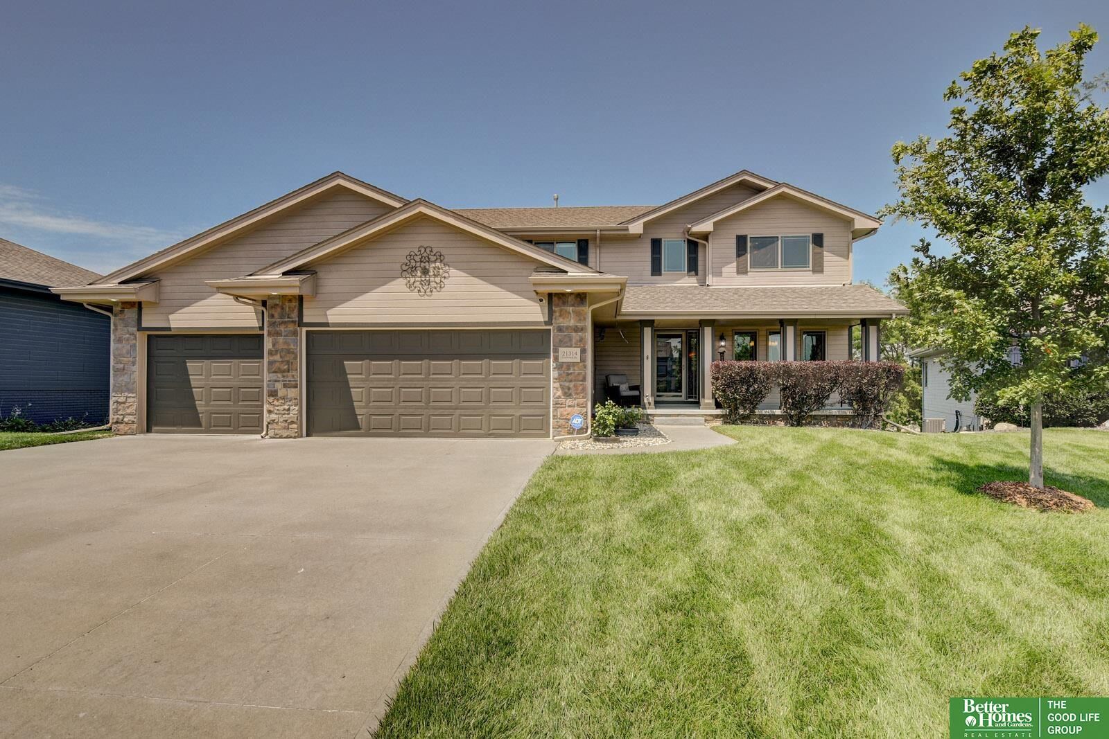 Property Photo:  21314 Castlerock Lane  NE 68028 