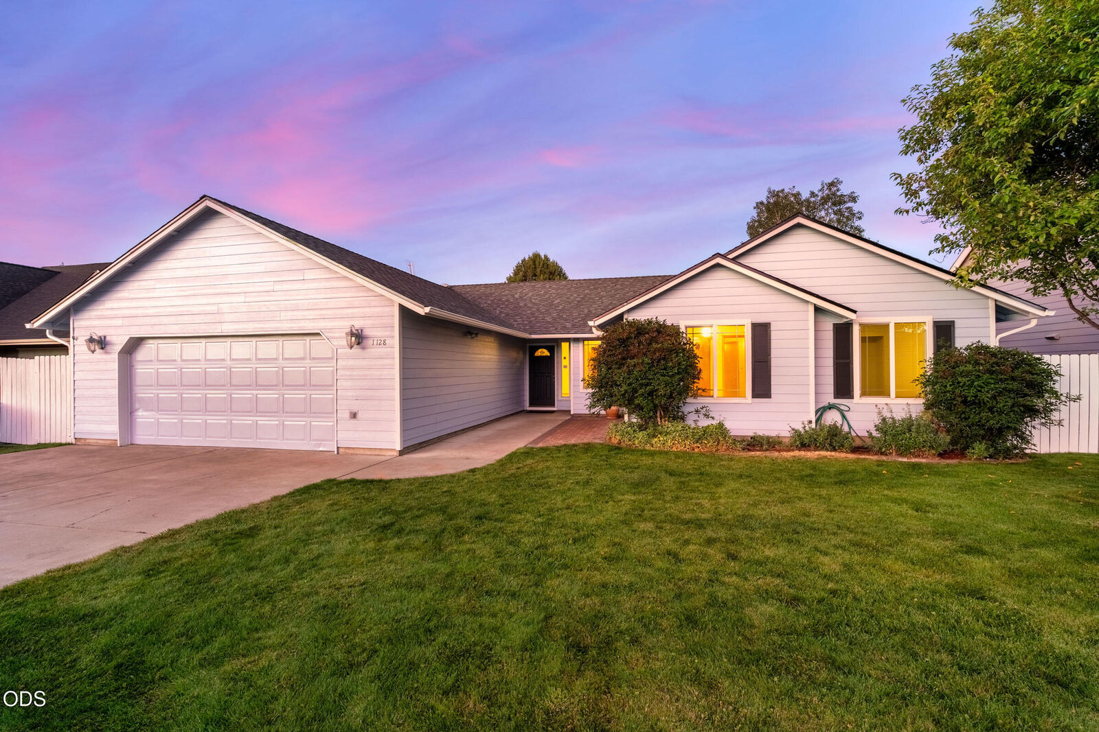 Property Photo:  1128 SW Rimrock Way  OR 97756 