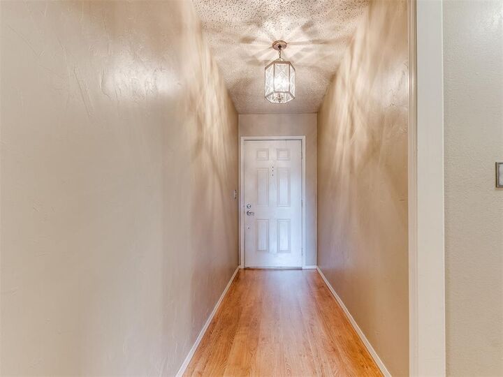 Property Photo:  901 NE 19th Street  OK 73160 