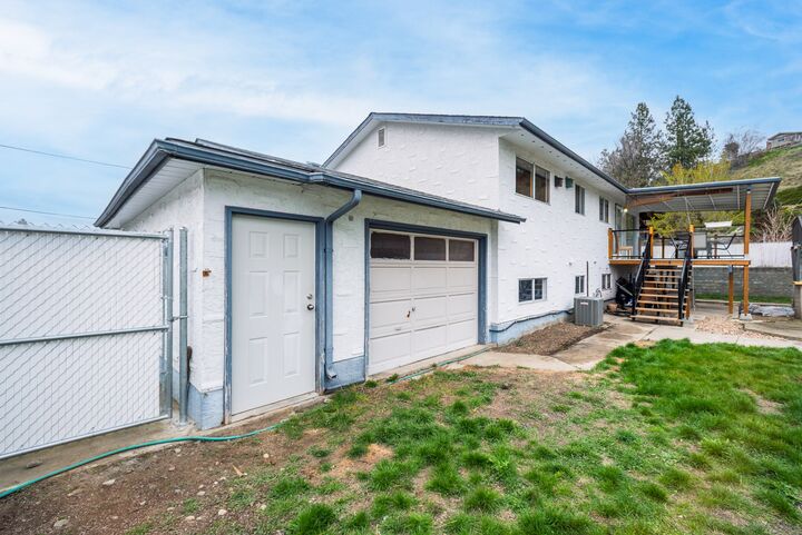 Property Photo:  885 Camelia Road  BC V1X 3M9 