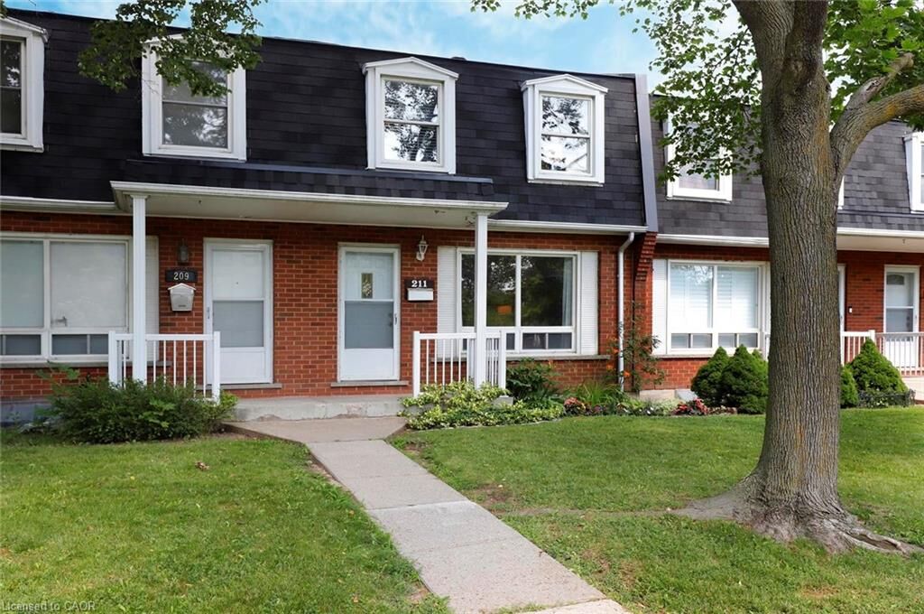 Property Photo:  211 Lake Avenue N  ON L8E 1L5 