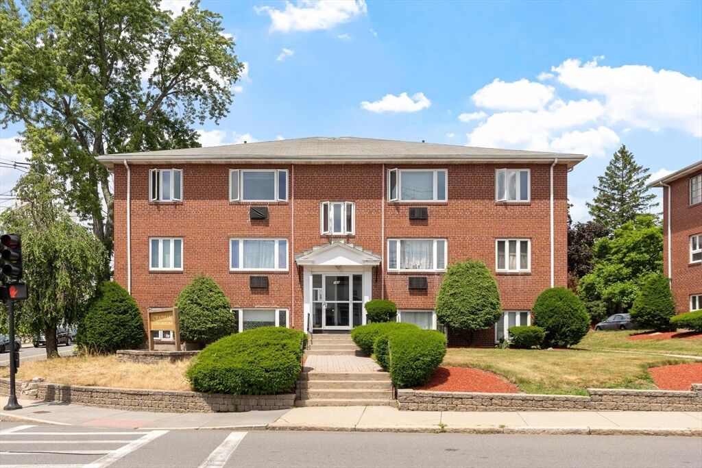 Property Photo:  186 Lexington St 7  MA 02472 