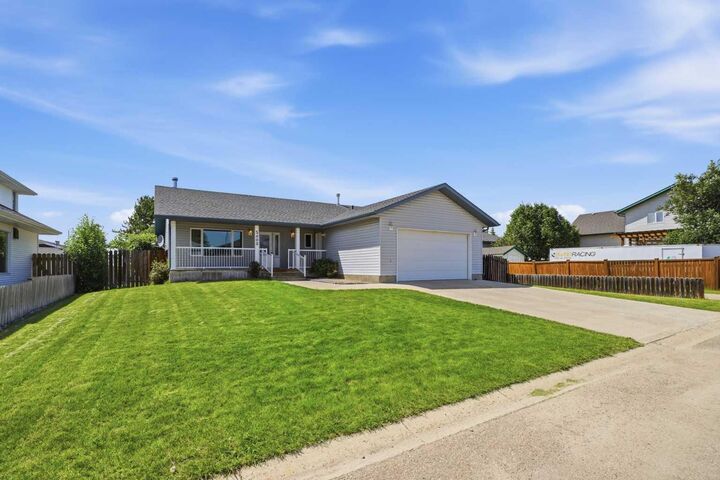 Property Photo:  5408 52A Street  AB T0M 0X0 