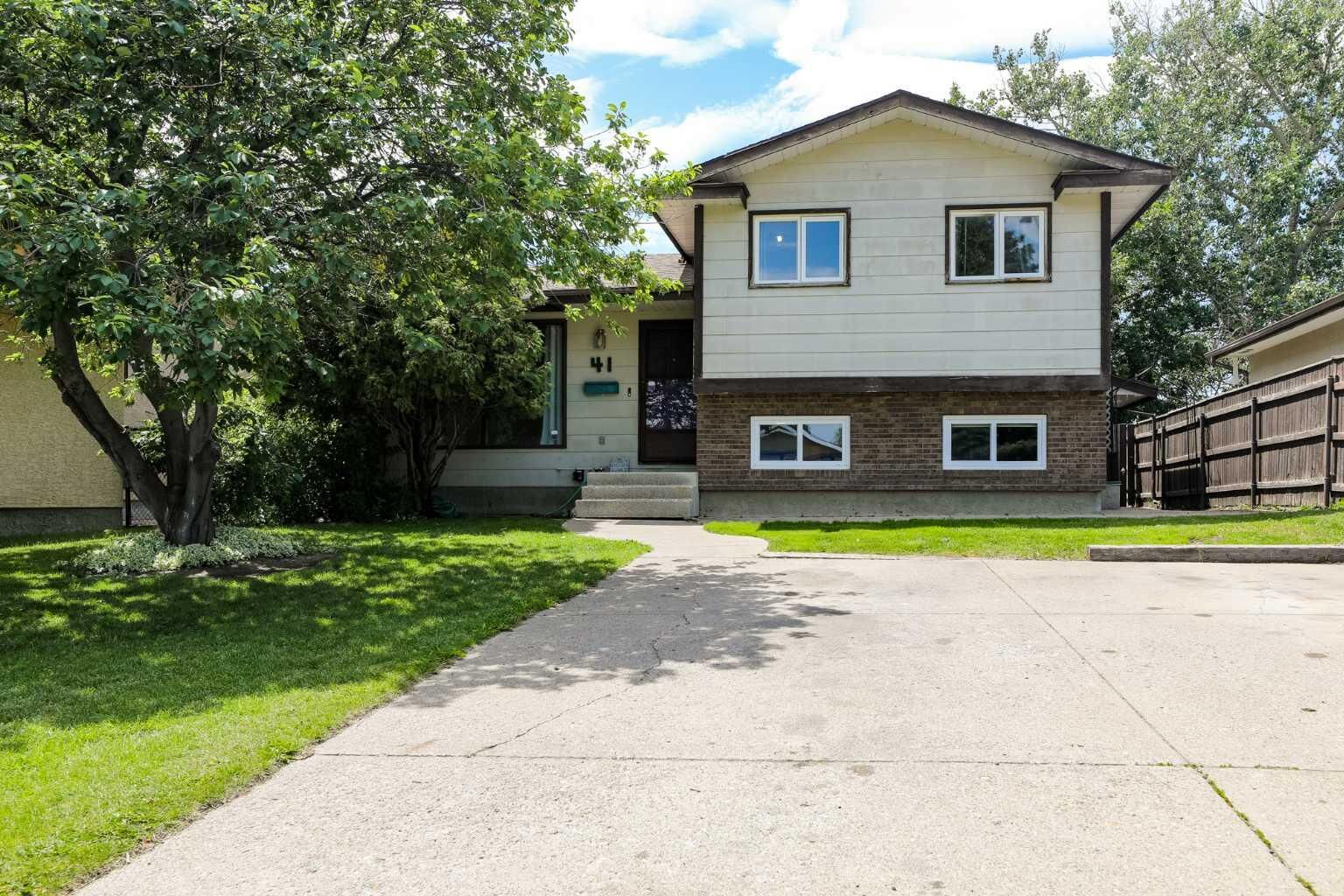 Property Photo:  41 Rutgers Crescent W  AB T1K 4S8 