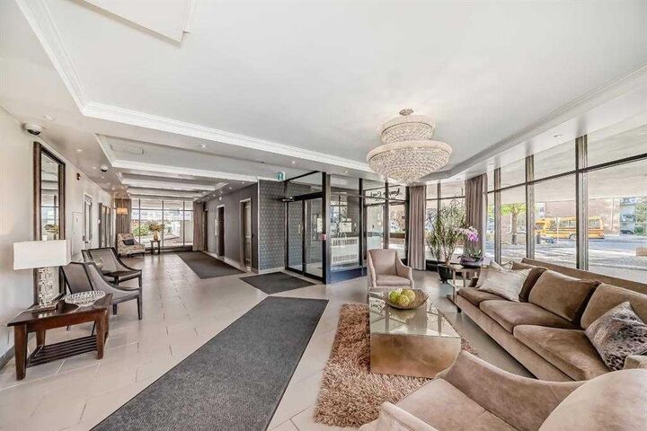 Property Photo: 133 25 Avenue SW 2A AB T2S 0K8