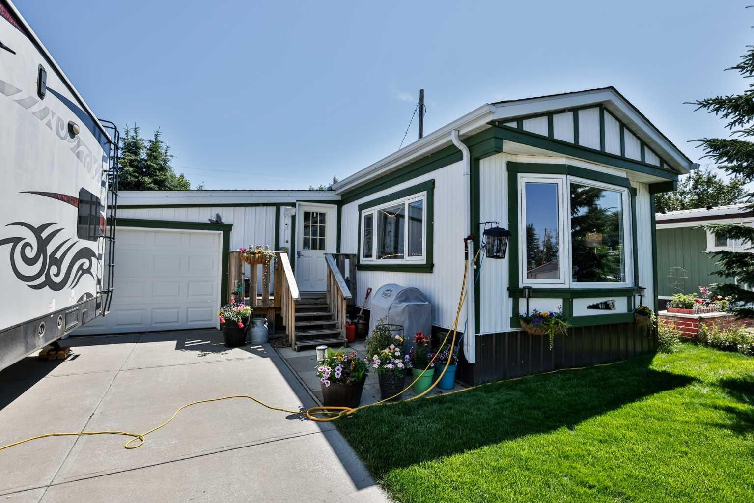 Property Photo: 431 3 Street N AB T0L 2B0
