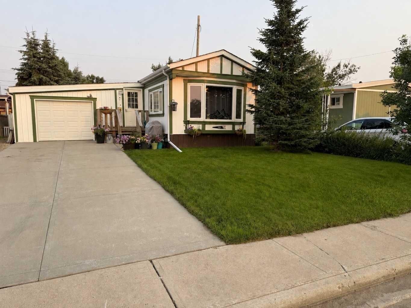 Property Photo: 431 3 Street N AB T0L 2B0