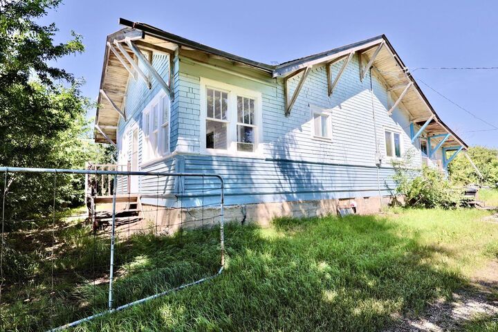 Property Photo: 112 1 Avenue AB T0J 3E0