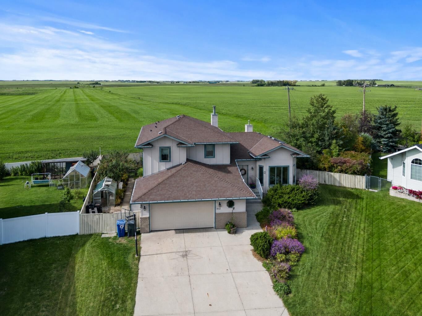 Property Photo:  412 Harrison Court  AB T0M 0S0 