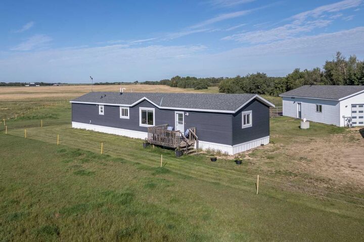 48040 Range 212 Road — photo 1