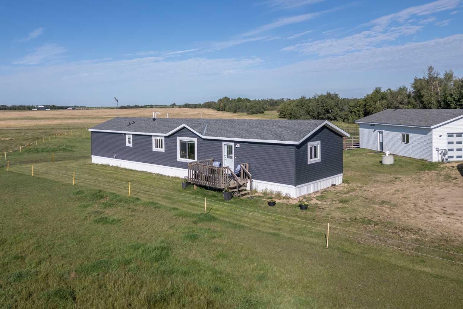 Property Photo:  48040 Range 212 Road  AB T0B 0G0 