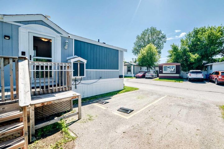 Property Photo: 6724 17 Avenue SE 130 AB T2A 0W5