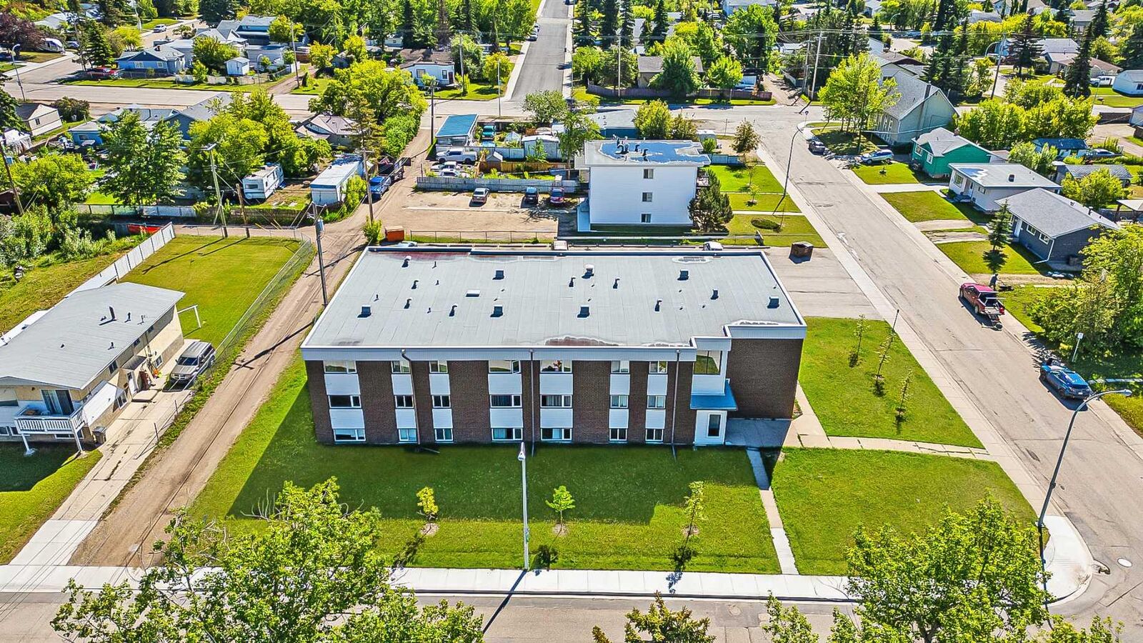 Property Photo:  9656 Hillcrest Drive 105  AB T8V 1B1 