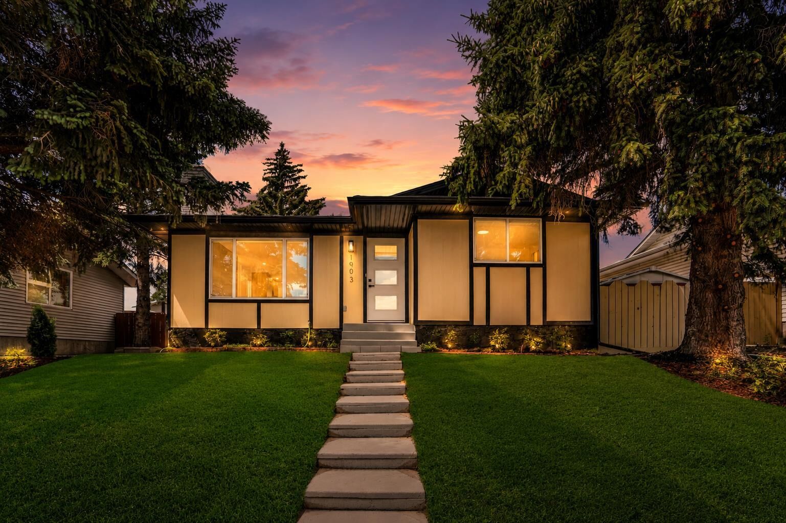 Property Photo:  1903 62 Street NE  AB T1Y 1N3 