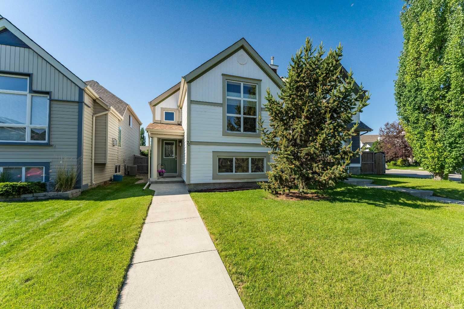 Property Photo:  71 Copperfield Rise SE  AB T2Z 4V1 