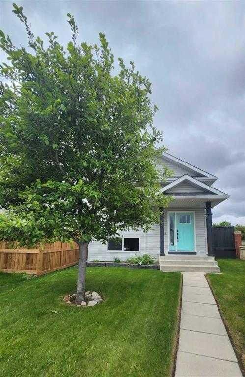 Property Photo:  5 Country Hills Drive NW  AB T3K 4S5 