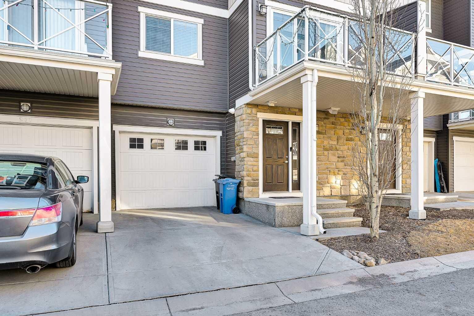 Property Photo:  909 Skyview Ranch Grove NE  AB T3N 0R7 