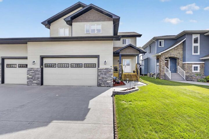 Property Photo: 9 Vantage Crescent AB T4H 0A8
