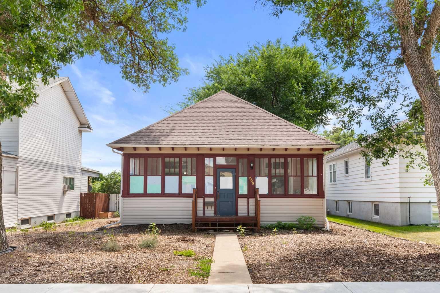 Property Photo:  303 8 Street SE  AB T1A 1L6 