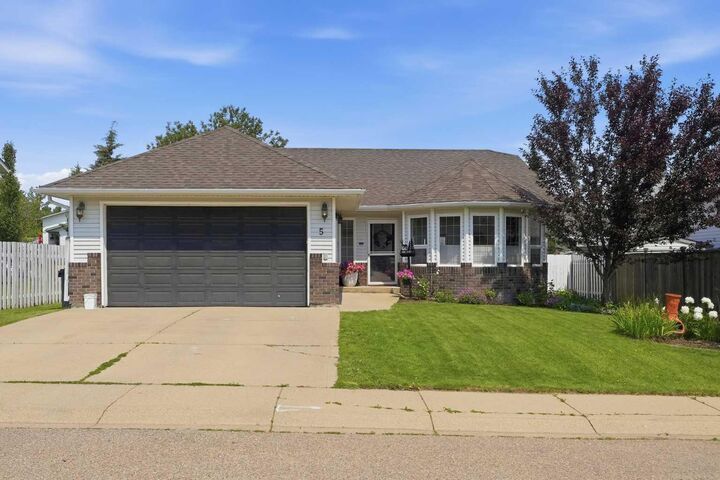 5 Westwood Crescent — photo 1