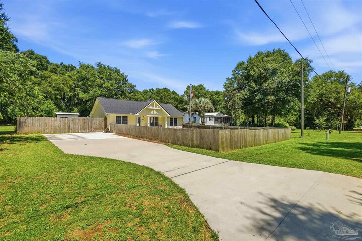 Property Photo: 4503 Rice Rd FL 32583