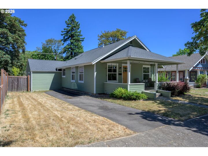 Property Photo:  2063 Onyx St  OR 97403 
