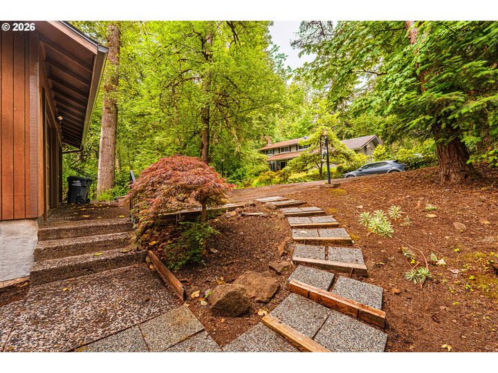 Property Photo: 2885 Timberline Dr OR 97405