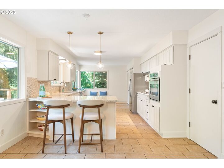 Property Photo: 17375 Alpine Way OR 97034