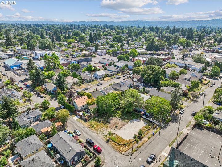 Property Photo:  5528 SE Rhone St  OR 97206 