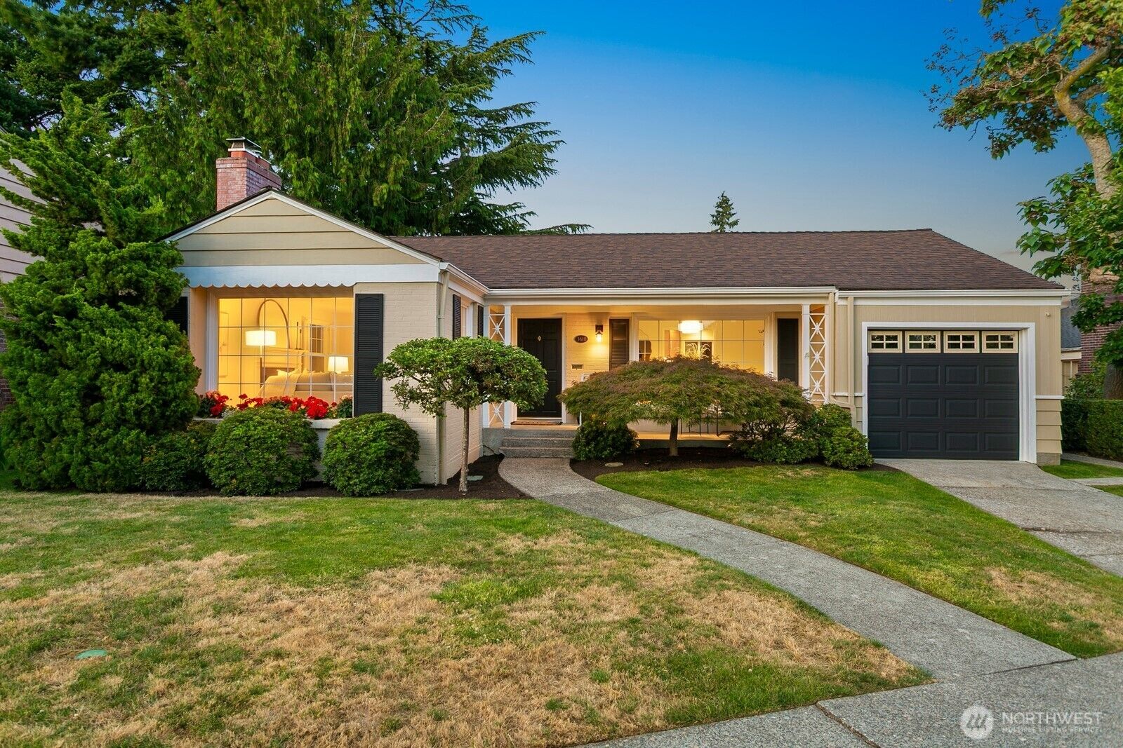 Property Photo:  3610 W Viewmont Way W  WA 98199 