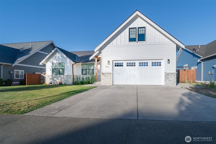 Property Photo:  806  Mapleridge Drive  WA 98247 