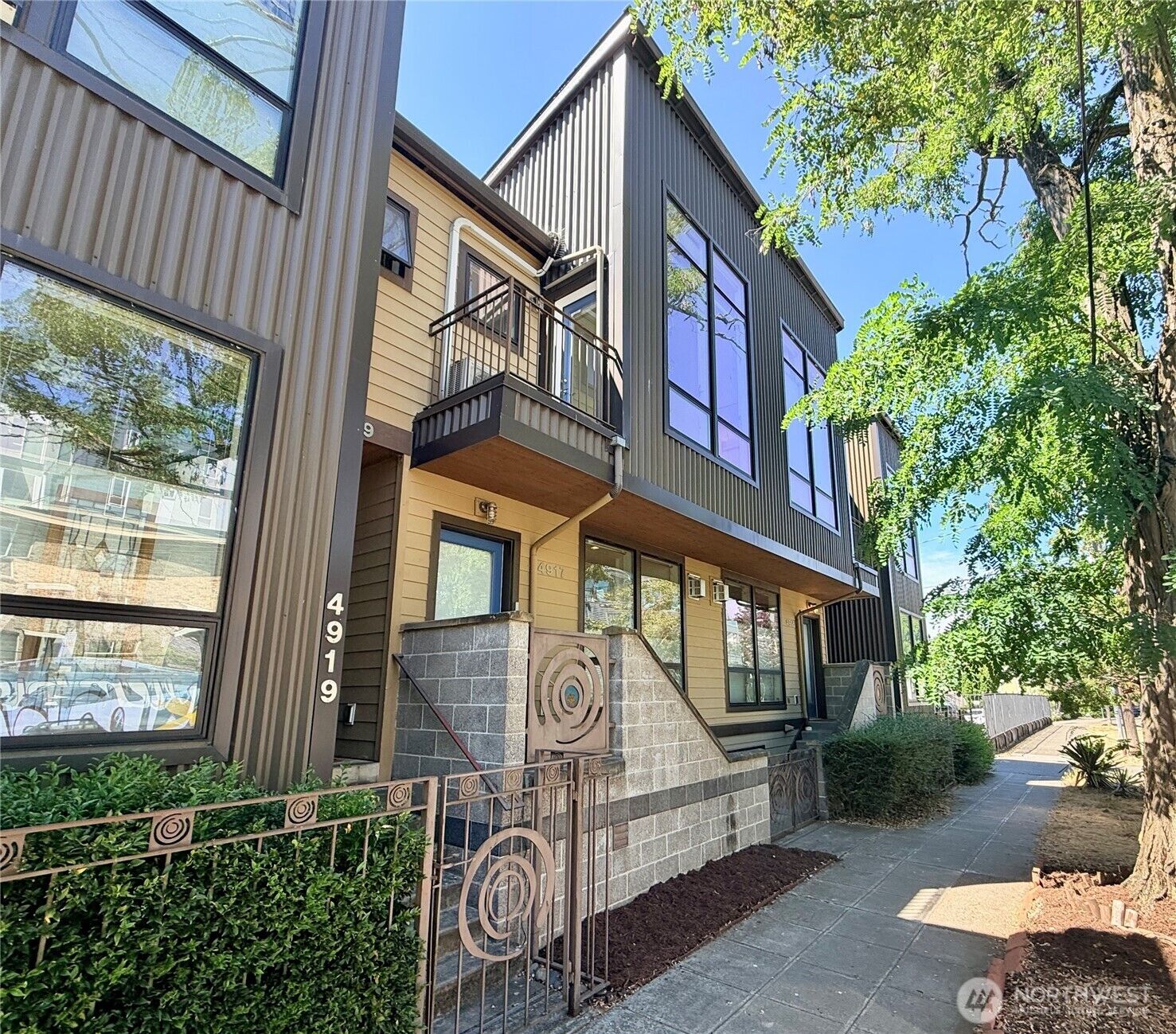 Property Photo:  4917  39th Avenue S  WA 98118 